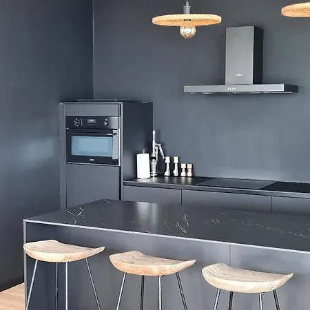 Park Tower Sea View With Pool And Gym