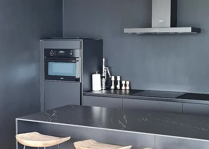 Park Tower Sea View With Pool And Gym